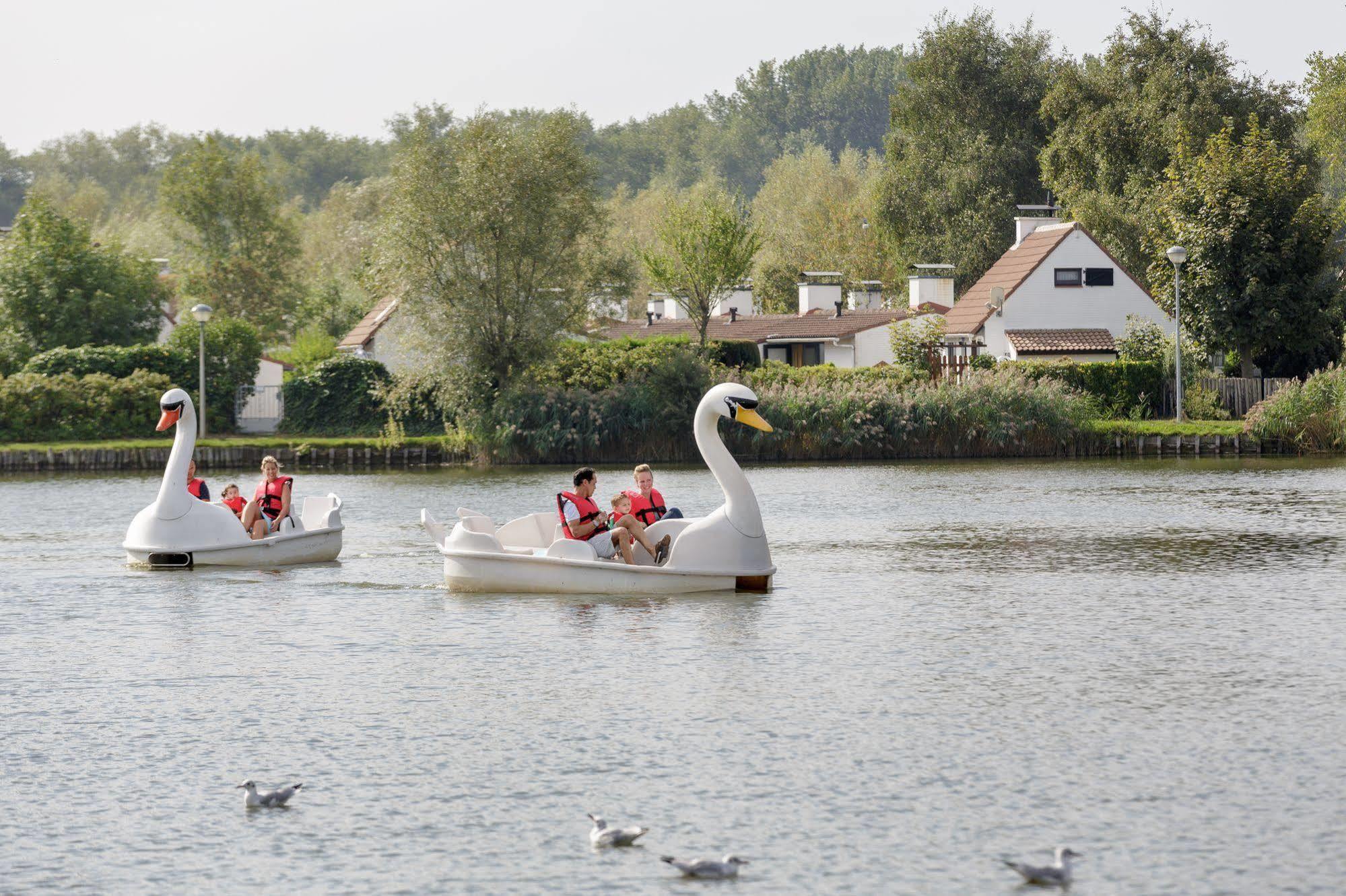 Sunparks Oostduinkerke - Plopsaland Hotel Bagian luar foto