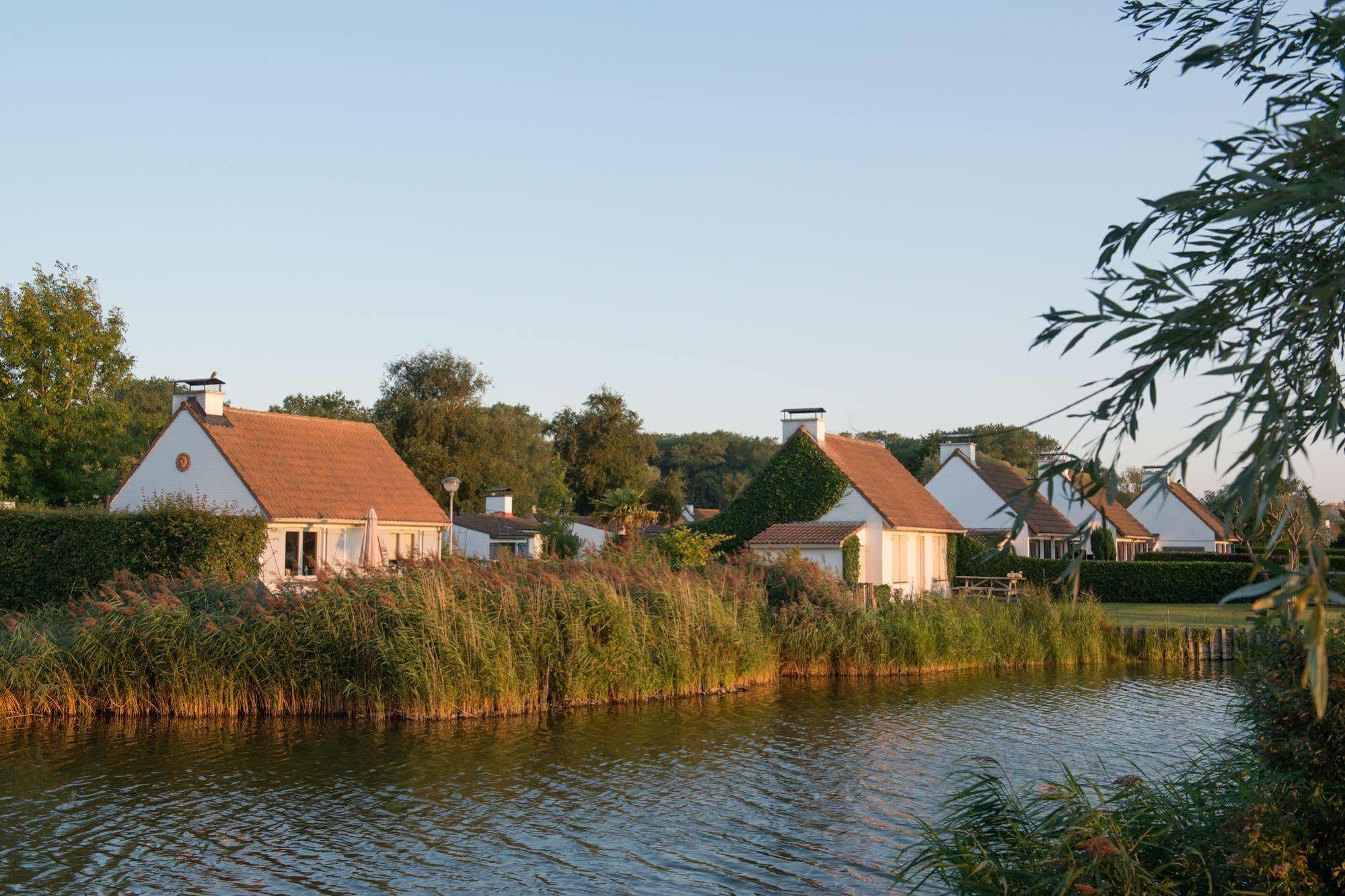 Sunparks Oostduinkerke - Plopsaland Hotel Bagian luar foto