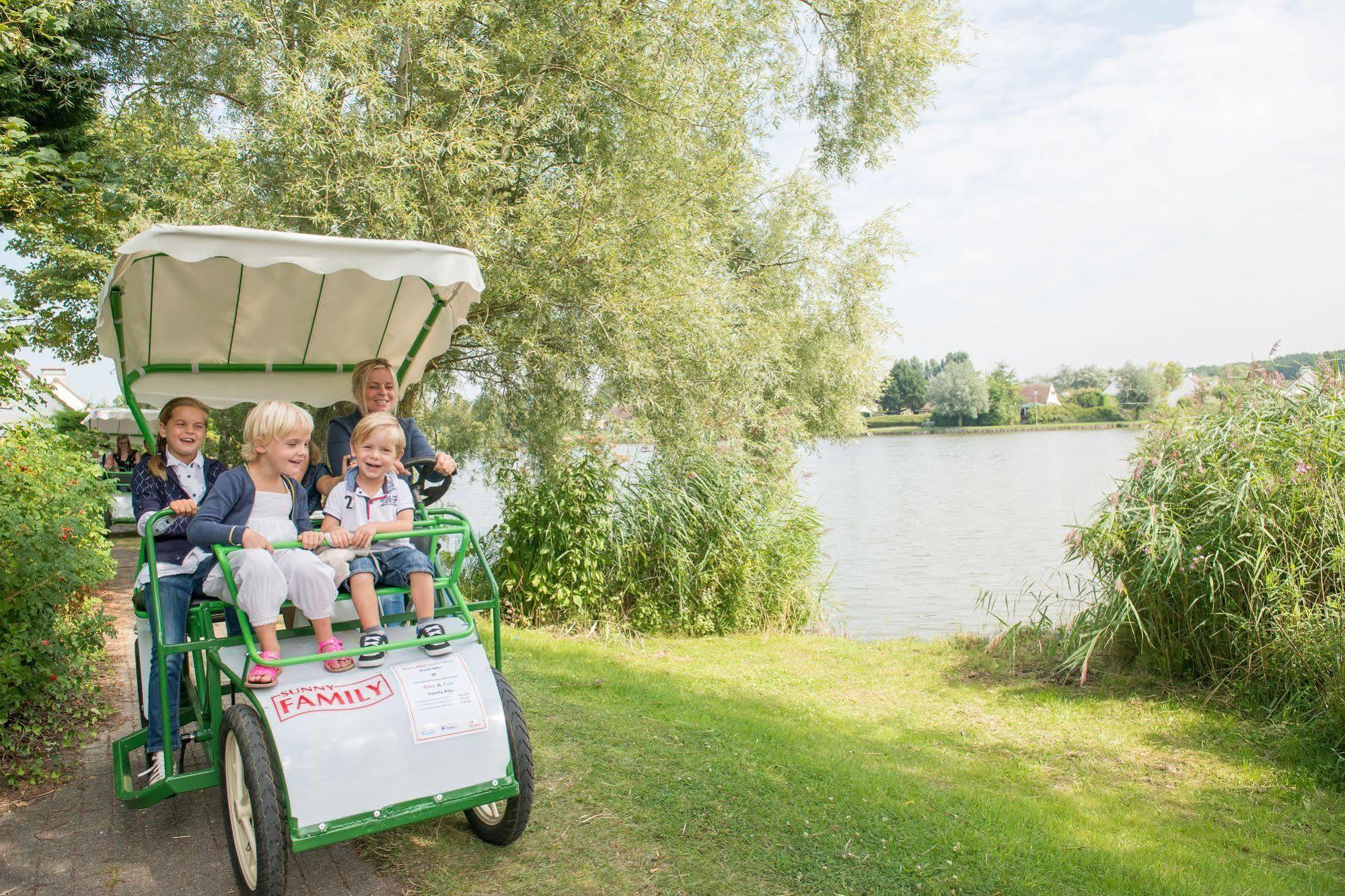 Sunparks Oostduinkerke - Plopsaland Hotel Bagian luar foto